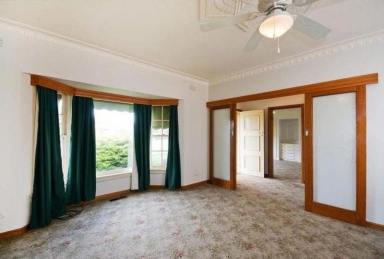 House Leased - VIC - Werribee - 3030 - Charming Family Home in a Convenient Werribee Location (Image 2)