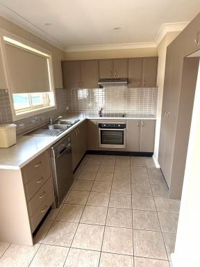 Townhouse For Lease - NSW - Goulburn - 2580 - WELL PRESENTED - LOW MAINTENANCE  (Image 2)