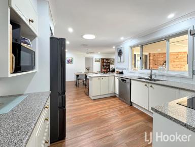 House For Sale - NSW - Inverell - 2360 - SOLD BY LJ HOOKER INVERELL  (Image 2)