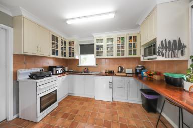 House For Sale - NSW - Tumut - 2720 - Brick Home!  (Image 2)