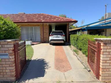 House For Sale - NSW - Moree - 2400 - IMPRESSIVE HOME IN A CENTRAL LOCATION  (Image 2)