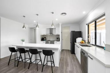 House For Sale - VIC - Bagshot - 3551 - Exceptional Family Living on 10 Acres  (Image 2)