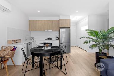 Unit For Sale - VIC - Balnarring - 3926 - Sophisticated Coastal Living Steps from Balnarring Village  (Image 2)