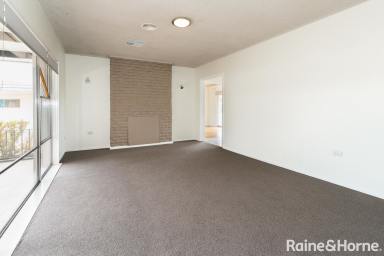 House For Lease - NSW - Ashmont - 2650 - SPACIOUS FAMILY HOME (Image 2)