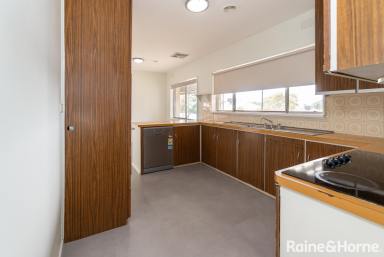 House For Lease - NSW - Ashmont - 2650 - SPACIOUS FAMILY HOME (Image 2)