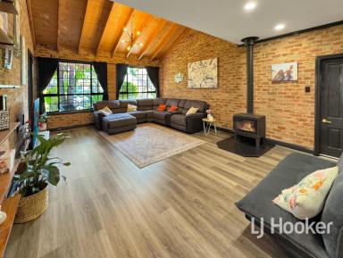 House For Sale - NSW - Inverell - 2360 - Master-Built Family Home on Ross Hill  (Image 2)