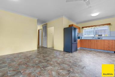 Duplex/Semi-detached Auction - QLD - Mareeba - 4880 - Full Duplex Opportunity | Ideal for Investors or Dual Living  (Image 2)