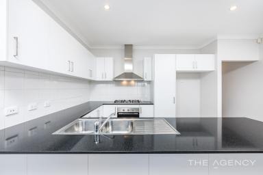 House For Sale - WA - Jindalee - 6036 - Idyllic Low Maintenance Coastal Living (Image 2)