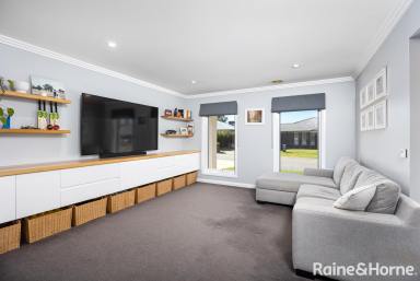 House For Lease - NSW - Gobbagombalin - 2650 - SPACIOUS FOUR-BEDROOM HOME  (Image 2)