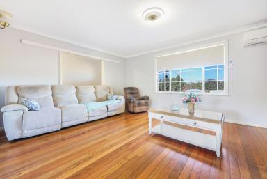 House Auction - NSW - Tamworth - 2340 - AUCTION - GENUINE SALE: PRICE GUIDE + $700 000 (Image 2)