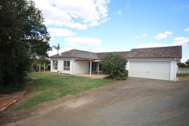 Cropping For Sale - VIC - Bamawm - 3561 - COUNTRY COTTAGE STYLE HOME ON 5 ACRES  (Image 2)