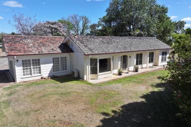 Cropping For Sale - VIC - Bamawm - 3561 - COUNTRY COTTAGE STYLE HOME ON 3 ACRES  (Image 2)