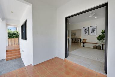 House For Sale - QLD - Eimeo - 4740 - BEACHSIDE EXECUTIVE RETREAT  (Image 2)