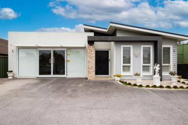 House For Sale - NSW - Batemans Bay - 2536 - Home, Business or Both (Image 2)