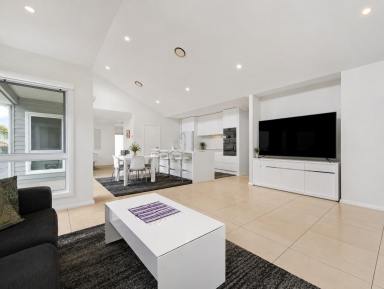House For Sale - NSW - Batemans Bay - 2536 - Stunning Home - Family, Business or Both (Image 2)
