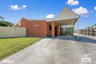 Unit For Sale - VIC - Yarram - 3971 - FRONT UNIT CONVENIENCE! (Image 2)