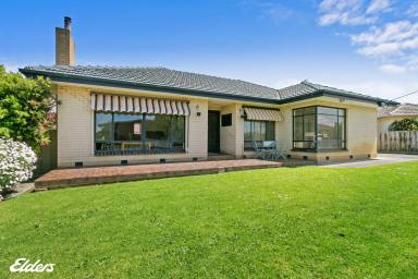 House For Sale - VIC - Yarram - 3971 - SOLID BRICK CLASSIC  (Image 2)