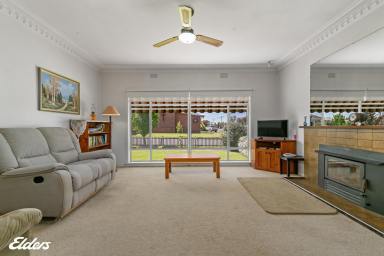 House For Sale - VIC - Yarram - 3971 - SOLID BRICK CLASSIC (Image 2)