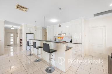 House For Sale - VIC - Mildura - 3500 - Executive Family Home Offering Exceptional Space (Image 2)