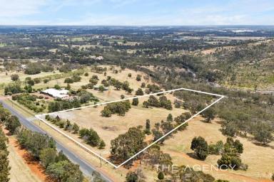 Residential Block For Sale - WA - Brigadoon - 6069 - 10 Acre Premier Block With Panoramic Views Awaits your Vision. (Image 2)