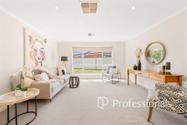 House For Sale - VIC - Mildura - 3500 - Spacious Family Living in a Quiet Westside Location (Image 2)