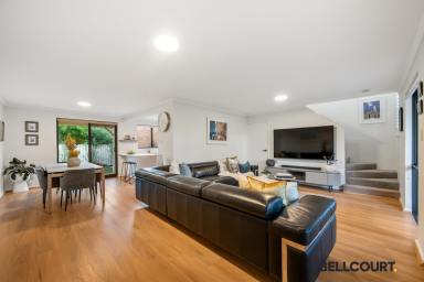 Townhouse For Sale - WA - Como - 6152 - STYLISH LIVING WITH INSTANT APPEAL (Image 2)