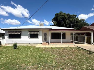 House For Sale - NSW - Moree - 2400 - FAMILY LIVING IN A FANTASTIC LOCATION (Image 2)