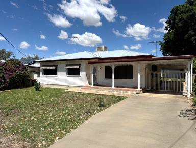 House For Sale - NSW - Moree - 2400 - FAMILY LIVING IN A FANTASTIC LOCATION (Image 2)