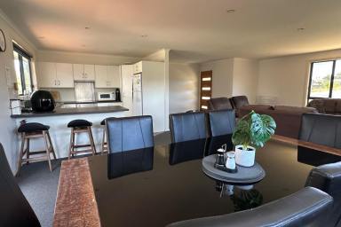 House For Sale - TAS - Nubeena - 7184 - Affordable Coastal Living! Walk to Everything! (Image 2)