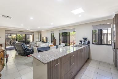 House For Sale - WA - Falcon - 6210 - MODERN HOME IN EXCLUSIVE LOCATION (Image 2)
