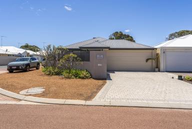 House For Sale - WA - Falcon - 6210 - MODERN HOME IN EXCLUSIVE LOCATION (Image 2)