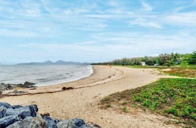 Apartment For Sale - QLD - Yorkeys Knob - 4878 - Accessible Ground-Floor Oasis Near the Beach: 4-Bedroom Apartment with Office & Tropical Outlook  (Image 2)