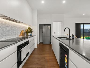 House For Sale - NSW - Old Bar - 2430 - A QUALITY HOME WITH SPACE, STYLE AND SUBSTANCE  (Image 2)