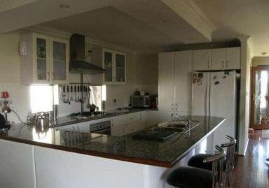 House For Sale - WA - Rockingham - 6168 - Entertainer in the Golden Triangle of Rockingham - walk to schools & coast  (Image 2)