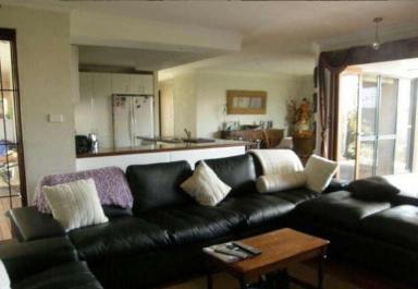 House For Sale - WA - Rockingham - 6168 - Entertainer in the Golden Triangle of Rockingham - walk to schools & coast (Image 2)