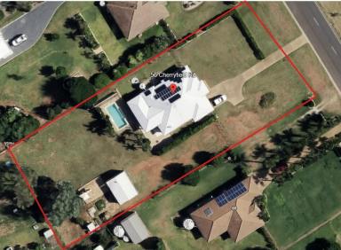 House For Sale - QLD - Gracemere - 4702 - Luxurious Modern Executive Style Home on Over an Acre with Pool, Shed & Solar (Image 2)