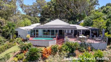 House For Sale - QLD - Lamb Island - 4184 - Waterfront Paradise with Deep Water Access on Nearly Half an Acre  (Image 2)