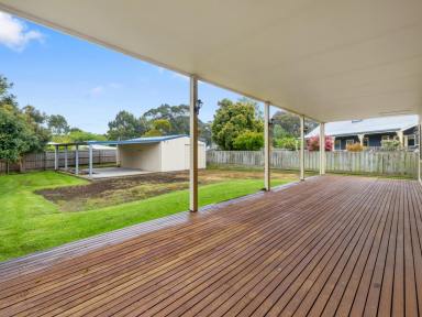 House For Sale - VIC - Toora - 3962 - Craftsman construction on classic 1/4 acre block  (Image 2)