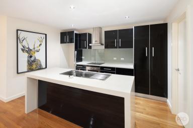 House For Sale - VIC - Creswick - 3363 - Stylish Living with Golf Course Views  (Image 2)