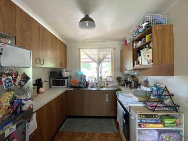 House For Sale - NSW - South Gundagai - 2722 - First Home Buyers & Investors  (Image 2)