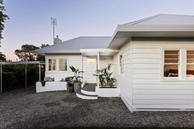 House For Sale - VIC - North Bendigo - 3550 - Stylish Fully Renovated Home in Prime North Bendigo Location  (Image 2)