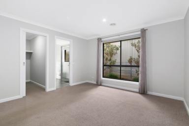 House Leased - NSW - Thurgoona - 2640 - MODERN FAMILY HOME IN FAIRWAY GARDENS ESTATE  (Image 2)