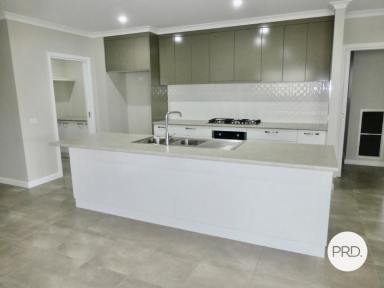 House Leased - NSW - Thurgoona - 2640 - MODERN FAMILY HOME IN FAIRWAY GARDENS ESTATE  (Image 2)