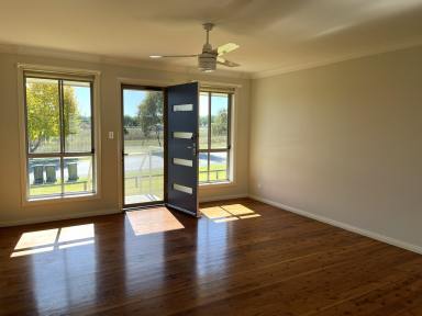 Duplex/Semi-detached Leased - NSW - Merriwa - 2329 - Modern living in Merriwa.  (Image 2)