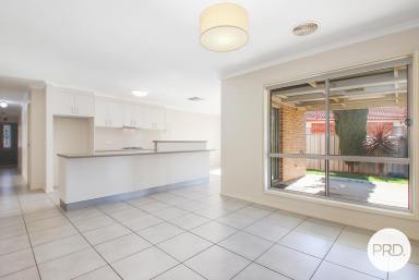 House For Lease - NSW - Springdale Heights - 2641 - SPACIOUS FAMILY HOME IN A QUIET COURT LOCATION!  (Image 2)