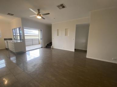 Townhouse For Lease - QLD - Fairfield - 4103 - Easy Living  (Image 2)