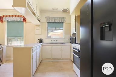 House For Sale - VIC - Wodonga - 3690 - 3 BEDROOM HOME IN PRIME LOCATION  (Image 2)