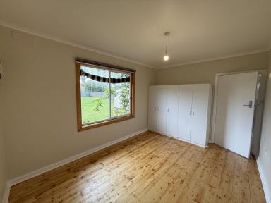 House For Lease - VIC - Casterton - 3311 - Freshly Renovated Home in Prime Location (Image 2)