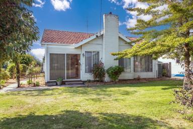 House Leased - VIC - Hamilton - 3300 - Neat & Tidy Two Bedroom Home (Image 2)