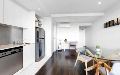 Apartment For Sale - VIC - Southbank - 3006 - Southbank Gem: 1 Bedroom Apartment with Iconic Views in Prime Location  (Image 2)